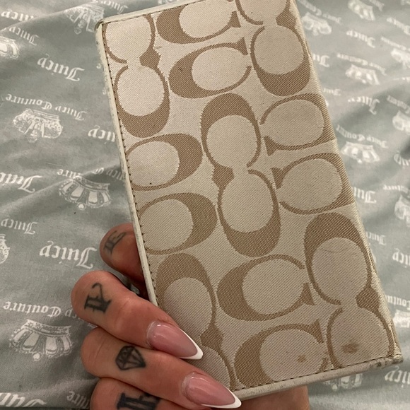 Coach Tan Signature wallet flap - Picture 2 of 7